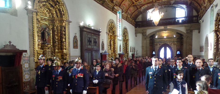 Missa Solene pelos Bombeiros e Sócios falecidos na igreja de S. Pedro.