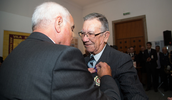 Francisco Barros, Chefe no Quadro de Honra, condecorado com a medalha de Dedicação.