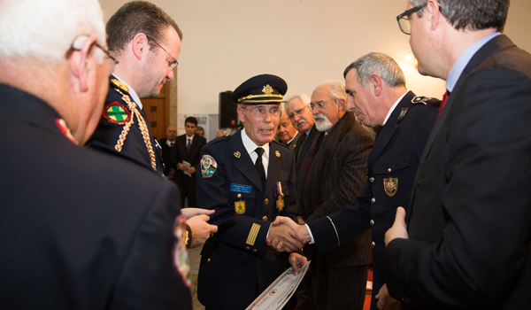 José Pinto, Comandante no Quadro de Honra, condecorado com a medalha de Serviços Distintos.
