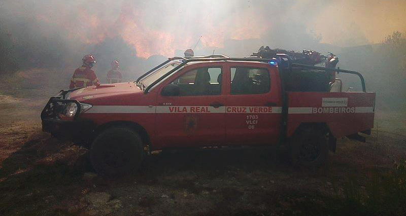 Incêndio florestal em São Bento, freguesia de São Tomé do Castelo (Vila Real).